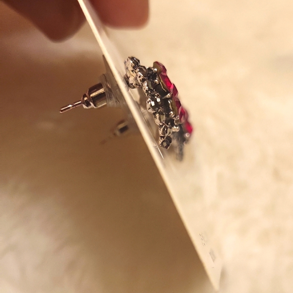 Elegant Red and Black Crystal Earrings - Picture 5 of 6
